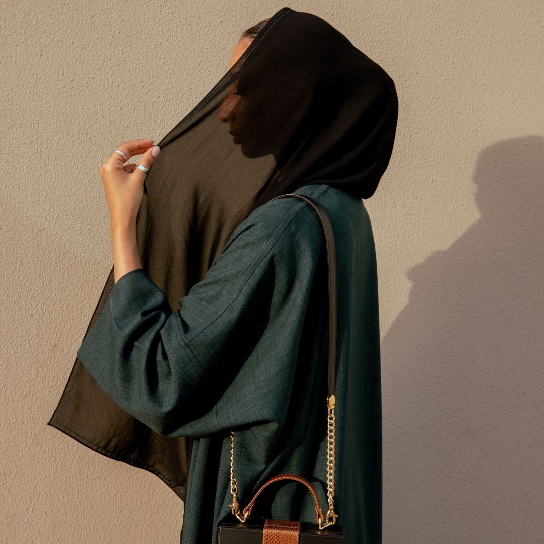 What is an Abaya? Understanding the History and Significance of This Iconic Garment